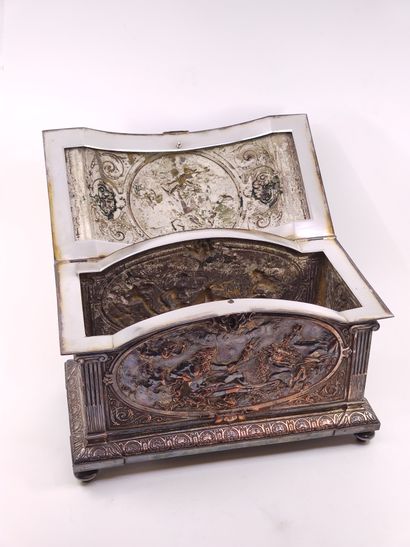 OURY Leopold publisher

Rectangular jewelry...
