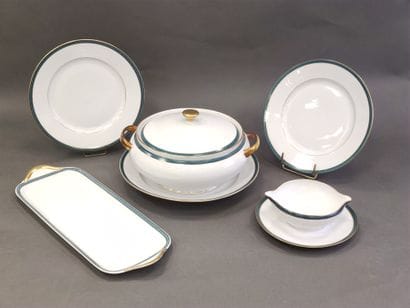 Raynaud Limoges laurel model

White porcelain...