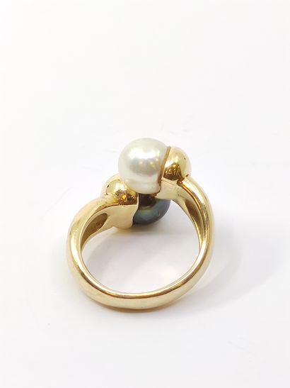 Yellow gold ring 750° you and me pearls 

Gross...