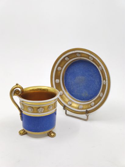 
Porcelain of Paris 




Tripod chocolate...