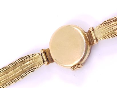 OMEGA 

Wristwatch in yellow gold 750°, round...