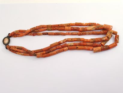 NECKLACE with five rows of red coral, silver...