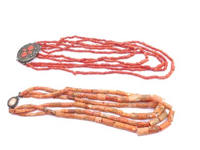NECKLACE with five rows of red coral, silver...