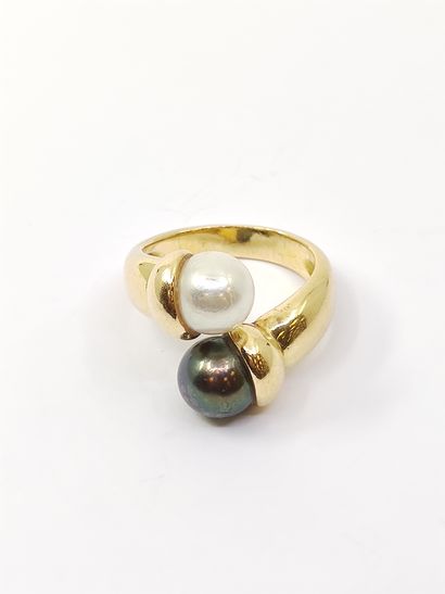 Yellow gold ring 750° you and me pearls 

Gross...