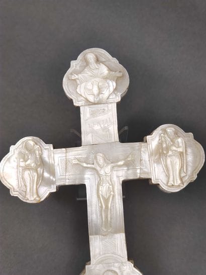 CRUCIFIX two-sided in wood inlaid with mother-of-pearl...