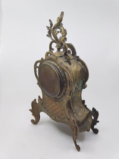 HANGER of violonné form in bronze with interlaced...
