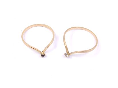 LOT of six rings in gold 750° including:

a...
