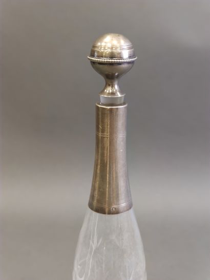 Star-shaped cut crystal liquor carafe, silver...
