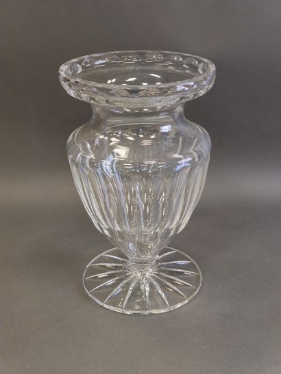 LARGE urn vase in cut crystal with geometrical...