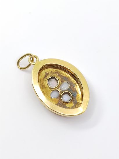 
Yellow gold pendant 750° with blue enamel...