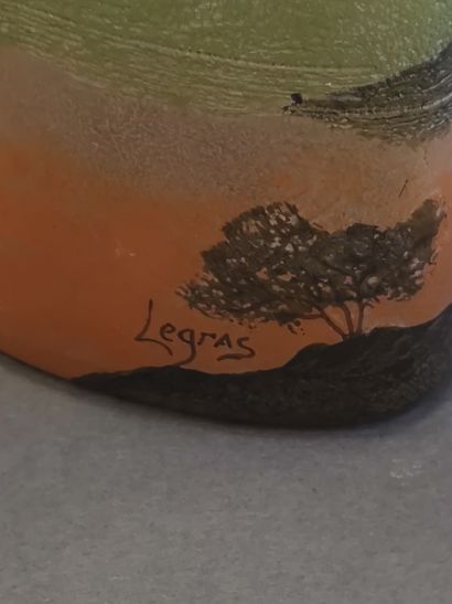 LEGRAS

Painted vase with lake scene decoration

Work...