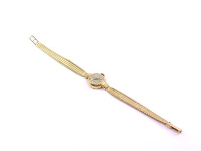 OMEGA 

Wristwatch in yellow gold 750°, round...