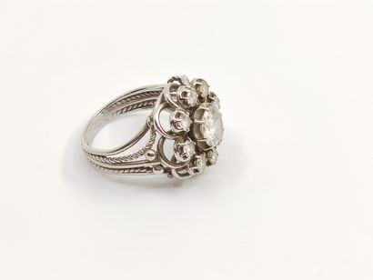 RING in white gold 750° set with a half-cut...