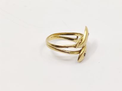 Gold ring 750° decorated with two snake heads...