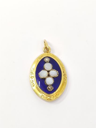 
Yellow gold pendant 750° with blue enamel...