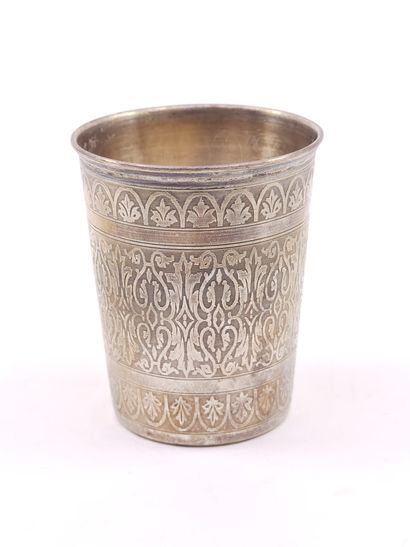 Chased silver TIMBAL with floral decoration

Marked...