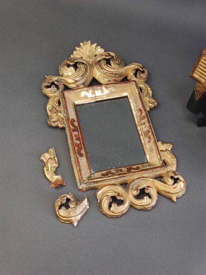 Small pediment mirror in gilded wood decorated...