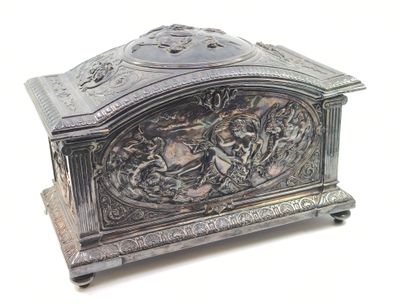 OURY Leopold publisher

Rectangular jewelry...