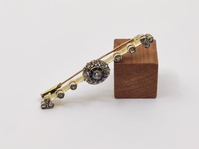 
Two-tone gold barrette brooch set with roses...