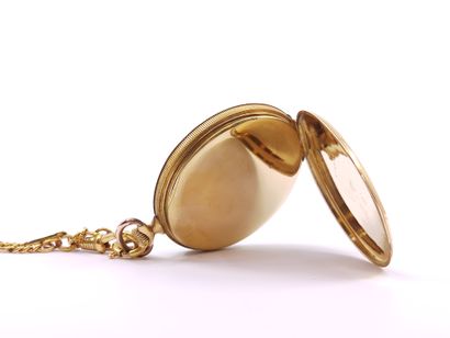 Yellow gold 750° gousset watch with its suspension...