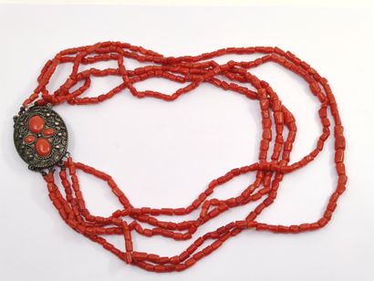 NECKLACE with five rows of red coral, silver...