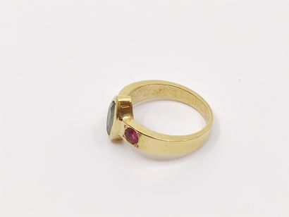 Yellow gold ring 750° set with an aquamarine...