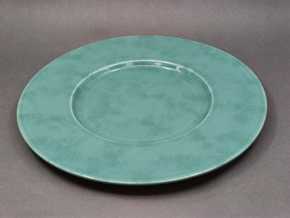 CHRISTOFLE

Twelve round presentation plates...