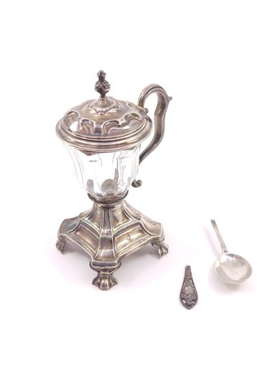 Silver and crystal MOUTARDIER

Standing on...