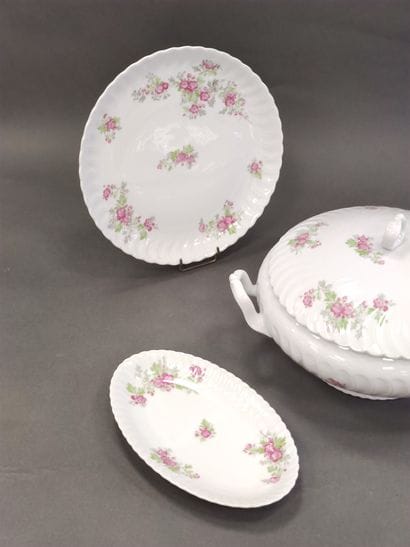 THARAUD LIMOGES

model rosacee

White porcelain...