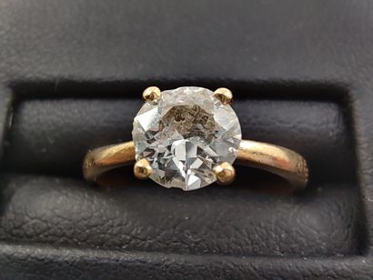 Yellow gold ring 750 decorated with a solitaire...