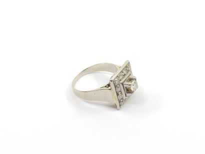 
RING in white gold 750° decorated with a...