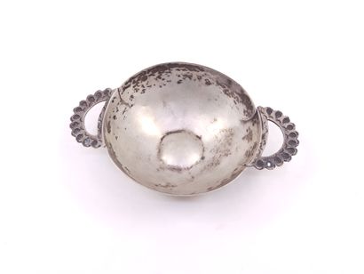 SMALL silver bowl with ears 

Accidental

Swan...