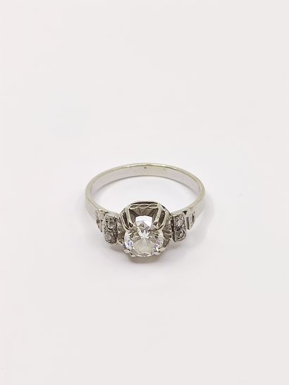 RING in white gold 750° decorated with a...