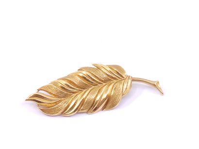 Leaf brooch in yellow gold 750 

There are...