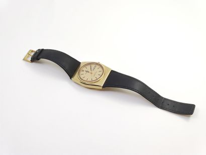 OMEGA CONSTELLATION

Méga quartz 

Boitier...