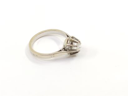 Solitaire ring in grey 750° set with a diamond...