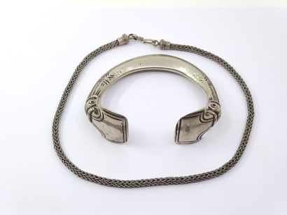 LOT including :

silver choker with low title...