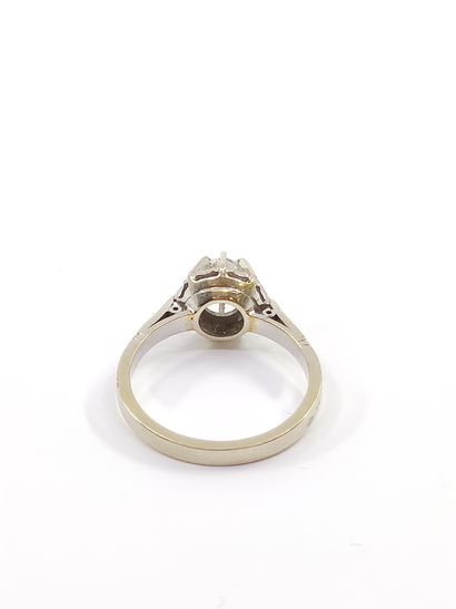 Solitaire ring in grey 750° set with a diamond...