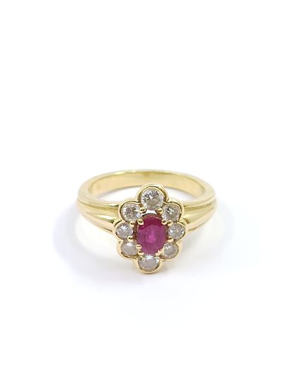 Daisy ring in yellow gold 750° decorated...