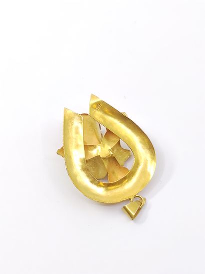 Yellow and green gold pendant 750° with a...