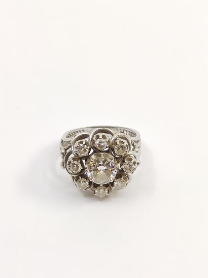 RING in white gold 750° set with a half-cut...