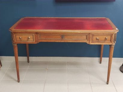 MAILFERT 

Flat desk in natural wood, leather...