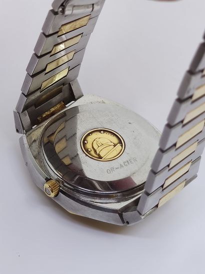 OMEGA constellation 

Gold and steel wristwatch,...