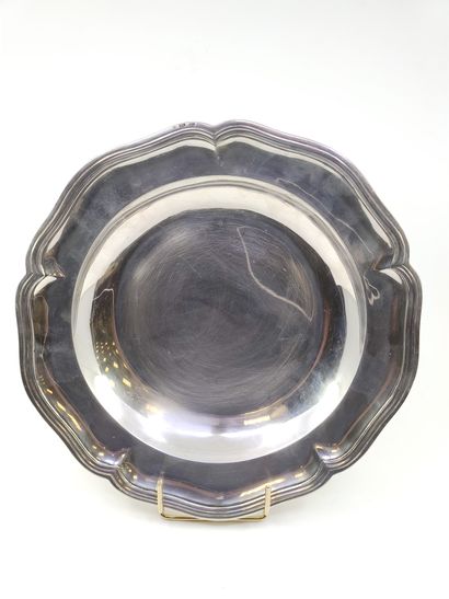 Hollow silver dish with curved edges 

Work...