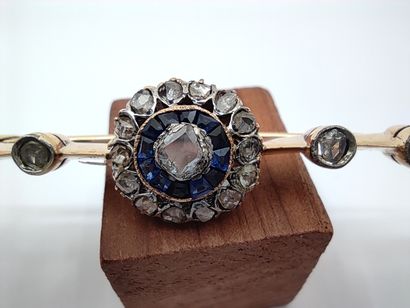 
Two-tone gold barrette brooch set with roses...