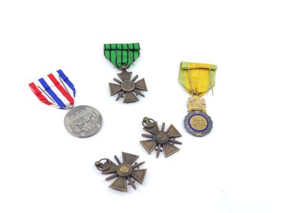 France

Set of five military medals including...