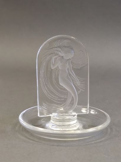 LALIQUE France

Crystal baguier representing...