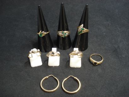 7 Bagues Or 18kt, perle, pierres et diamants...