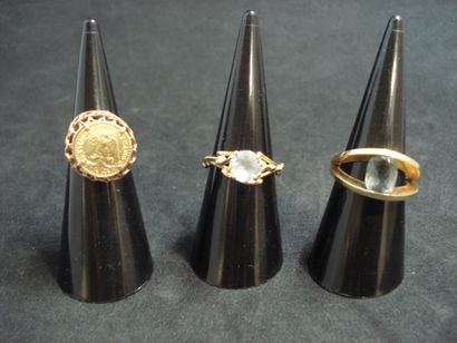 2 Rings Gold 18kt and stones 11,08 g 1 Ring...