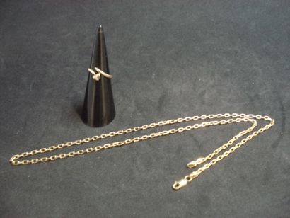 1 Ring 14kt and diamond 1,32 g 1 Chain Gold...